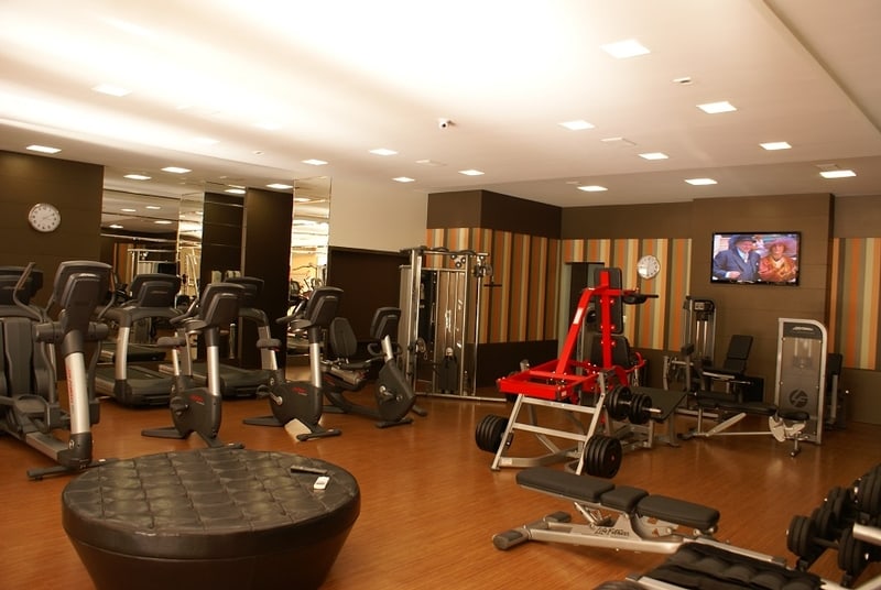 Academia completa do Atlantic Paradise, com esteiras e equipamentos de musculação