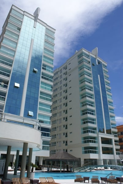 Torres do Atlantic Paradise vistas do deck de piscinas, frente ao mar em Meia Praia